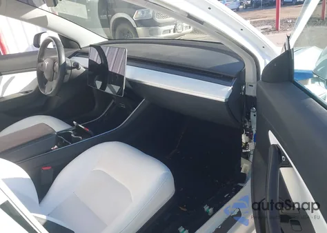 2018 Tesla Model 3 Long Range/Performance z USA, uszkodzony, nr VIN 5YJ3E1EB4JF096703